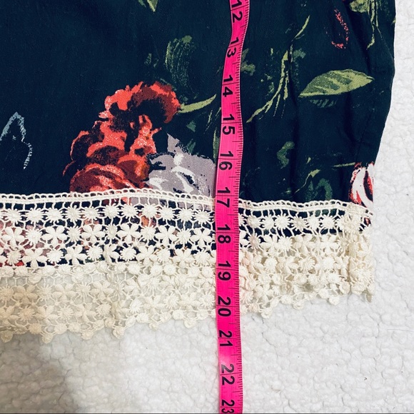 Embroidered Lace Floral Crop Tee - Picture 8 of 8